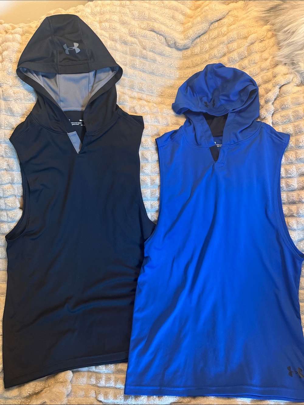 Under Armour Hooded Sleeveless Performance Tops - Black & Royal Blue SMALL
